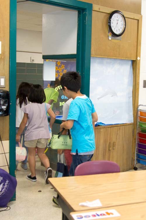 Students take a lunch break.