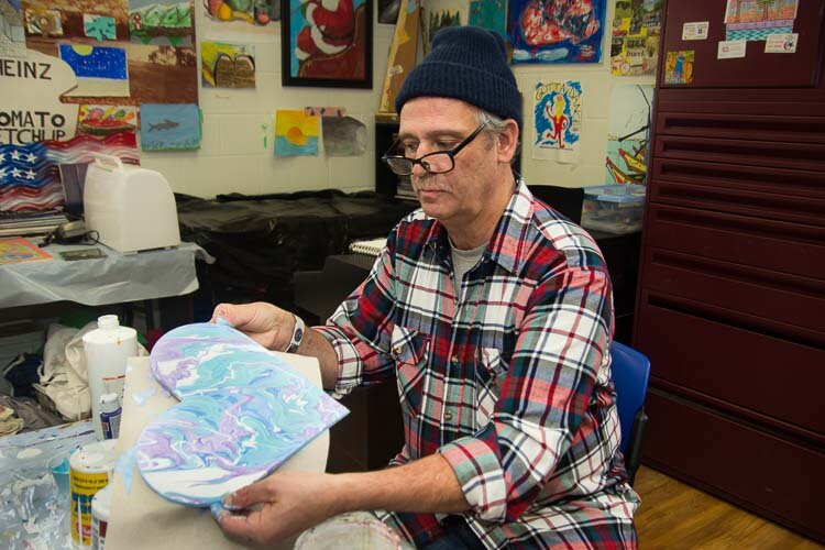 A veteran works on a multi-colored heart during art therapy class at the Battle Creek VA.