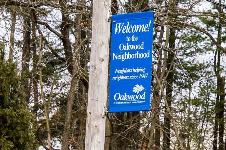 A banner welcomes folks to the Oakwood Neighborhood.