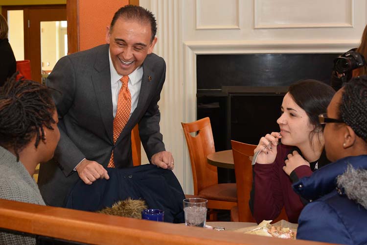 Jorge G. Gonzalez meets with students