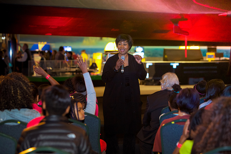 Dr. Mae Jemison meets with students at the Air Zoo