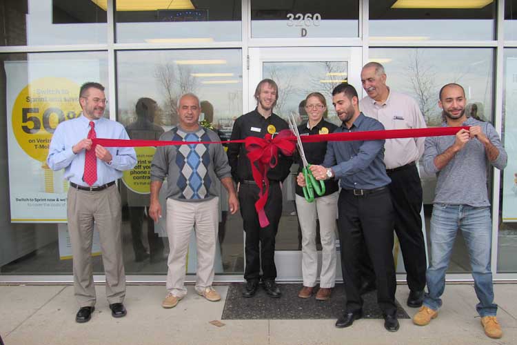 Cutting the ribbon at Wireless Land in St. Joseph