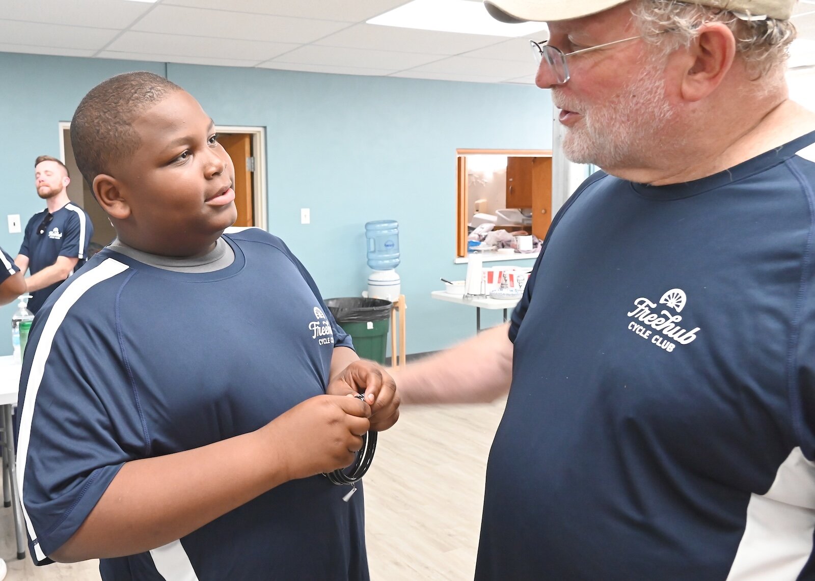 A.J. Bridges, student, and his mentor, Denny Hun,t talk during the Freehub Cycle Club’s meeting.