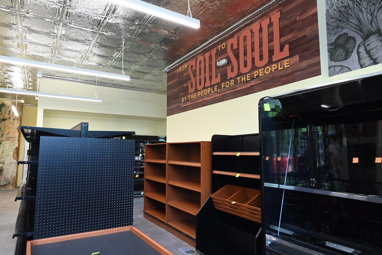 Empty shelves and spaces in the Uproot Market will soon be filled with foodstuﬀs.