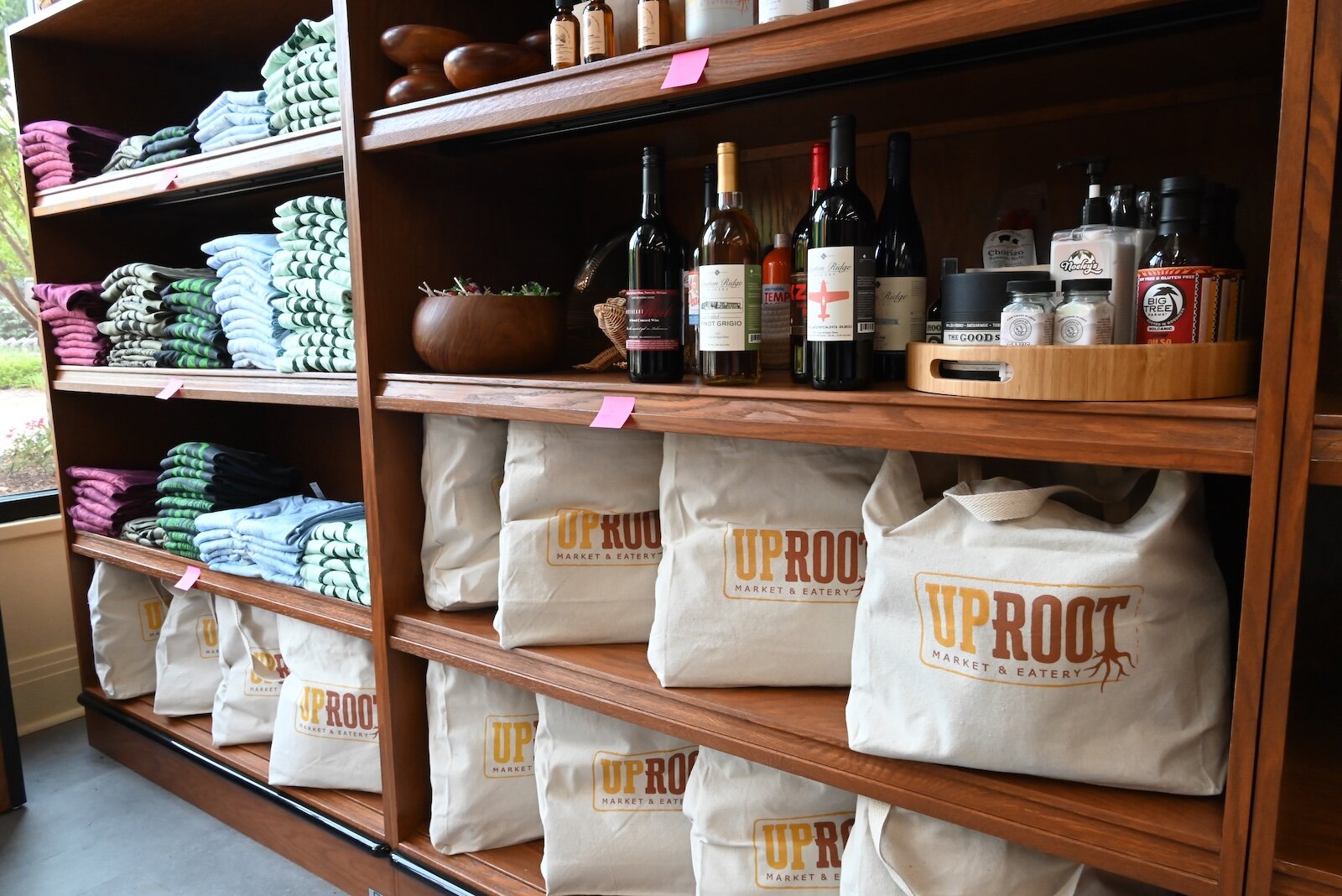 Empty shelves and spaces in the Uproot Market will soon be filled with foodstuﬀs.