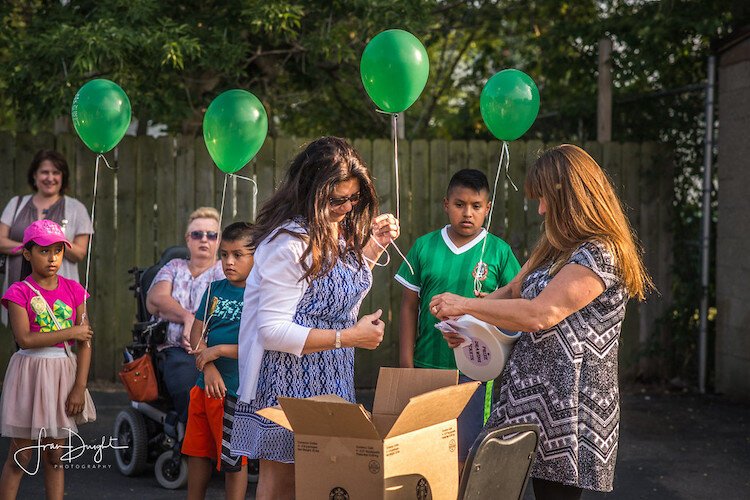 Tammy Taylor presents prizes during the 2017 National Night Out event in the Edison Neighborhood.