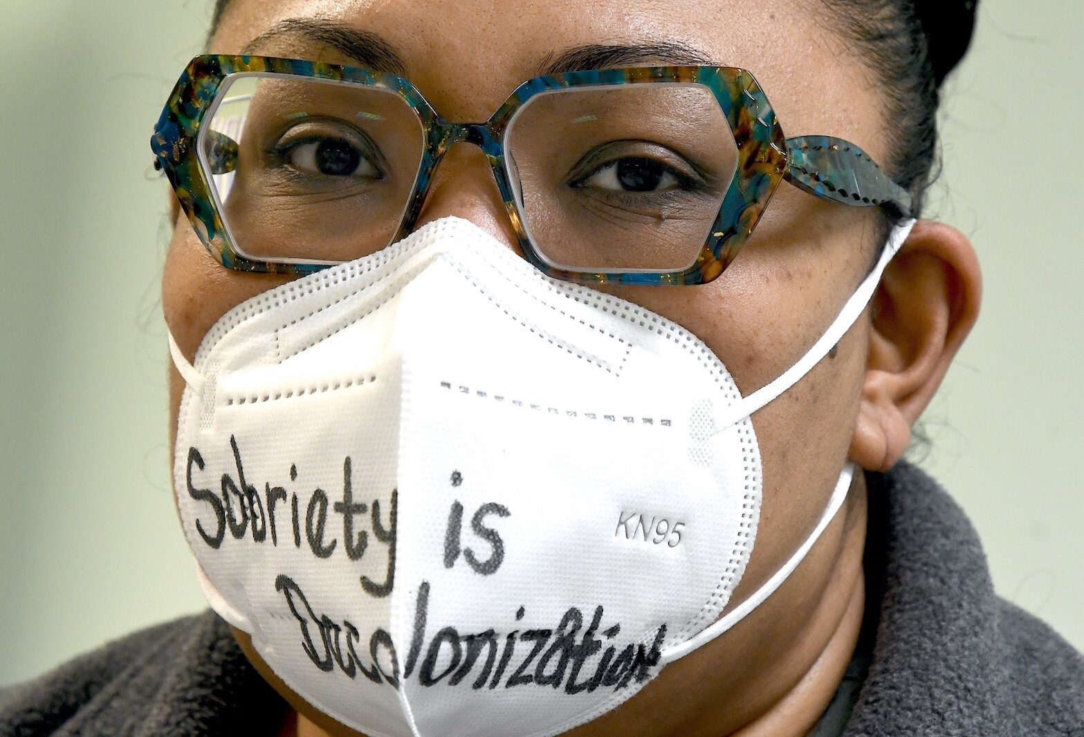 Mariesha Keith, who heads up the Alcoholics Anonymous (AA) group at the Pine Creek Reservation, wears a face mask that says “Sobriety is Decolonization.”