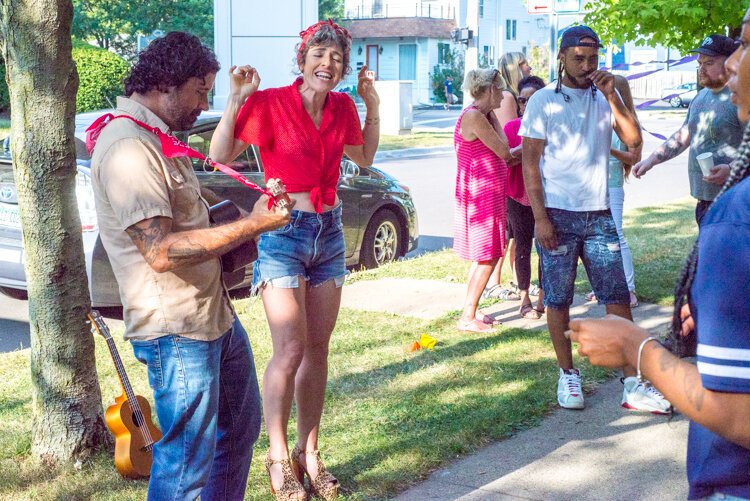 Vine musicians can also be found performing on the street in the neighborhood.