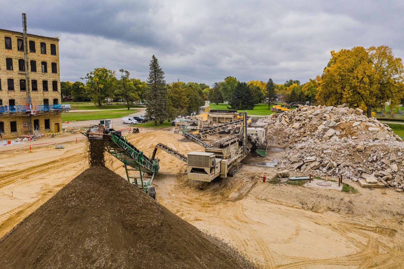 The move to recycle the product at Vicksburg Mill, which is part of the Mill’s sustainability commitment, eliminates the need to have 500 dump truck loads haul the 7,143 cubic yards of waste to landfills. 