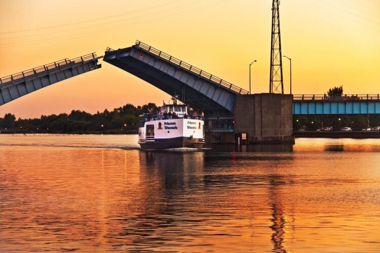 A sunset cruise aboard the Princess Wenonah includes music, food, and a view of the bridges of Bay City. (Photo courtesy of Great Lakes Bay Area CVB)