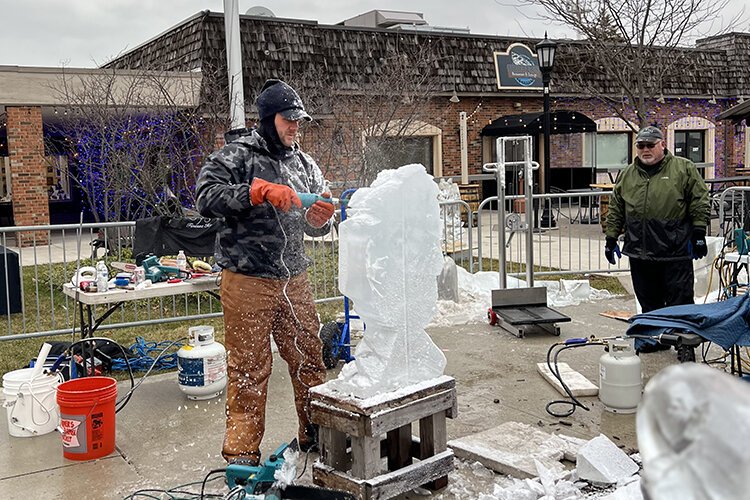 Mark Slessora carves his ice sculpture during the 2023 St. Clair Icy Bazaar.
