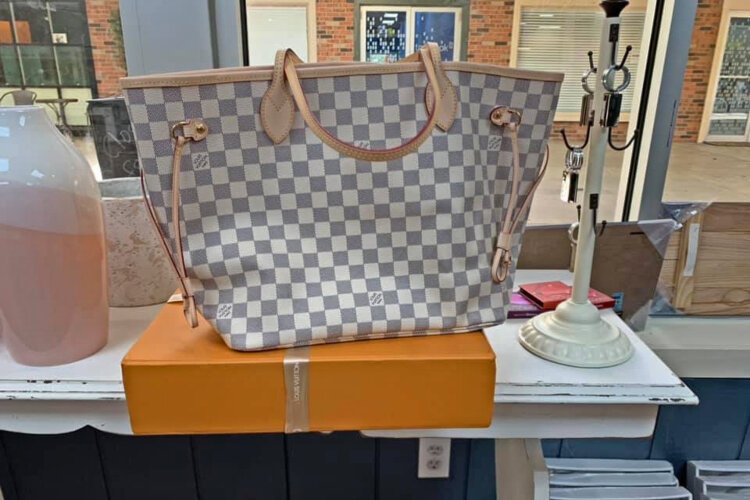 Romans Etc offers high end purses and bags like Louis Vitton and Michael Kors.