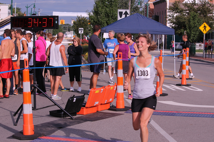 The Keel writer Jennifer Knighstep runs in the 2012 Maritime Days marathon.