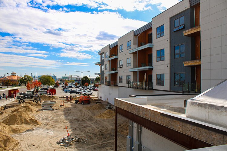 The lofts at the Wrigley Center are in close proximity to several amenities such as restaurants, a shopping district, and a locally-owned grocery store.