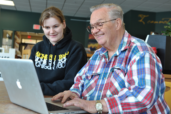 MTU Students helping the elderly through Breaking Digital Barriers Project
