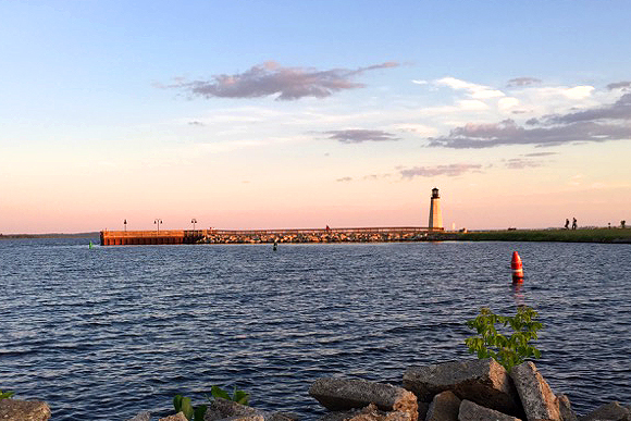 The lighthouse in Gladstone shines in the sunset. 