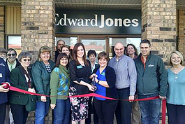 Sheryl Rains cuts ribbon on Edward Jones office in Escanaba.