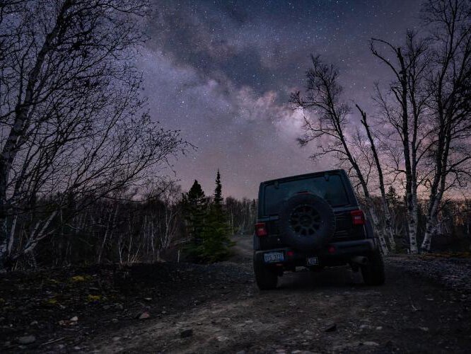 The photographer's jeep parked at the top of the Cliff mine. 