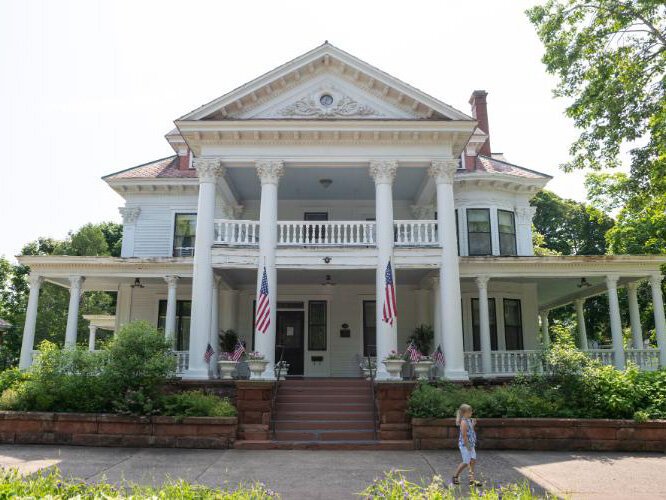 lauriummanorinn